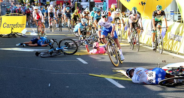 Tour of Poland stage 1 crash